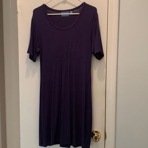 A Vera Wang navy blue short sleeve dress. Size S.
